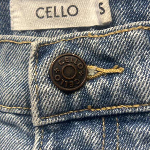 EUC Cello Distressed Denim Shorts 2' Inseam Size Small - Picture 5 of 15